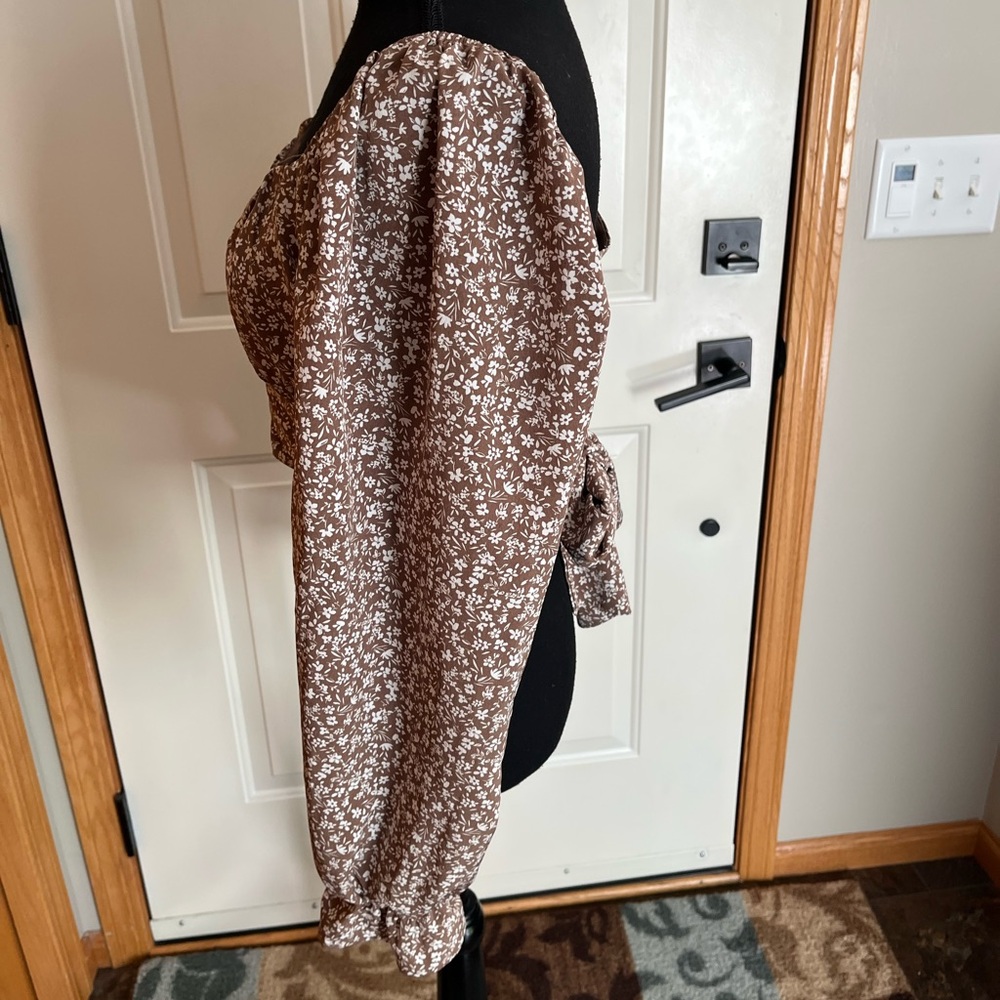 Altar’d State brown floral coquette milk maid puffy long sleeve crop top. Large - Picture 5 of 15